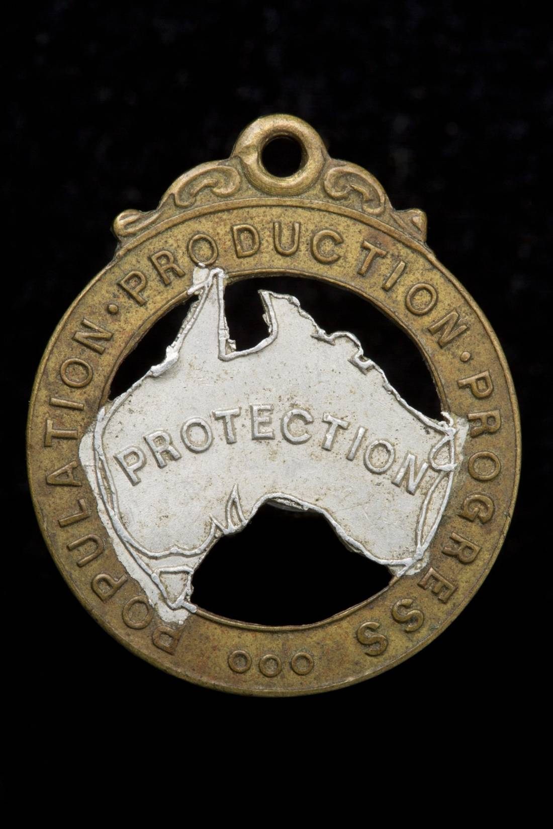 A badge in support of the White Australia policy.