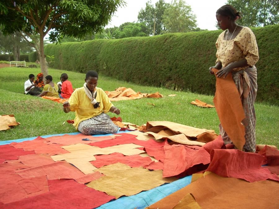 Women arranging patterns of barkcloth.