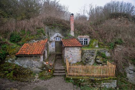 A few well-preserved cave dwellings remain in Langenstein, carved with hammer and chisel in the mid-19th century. 