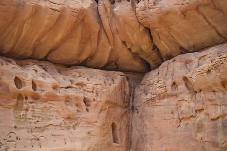Niches and sanctuaries at Jabal Ithlib.