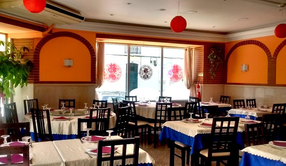 The interior of Mr. Lu's, in Lisbon.