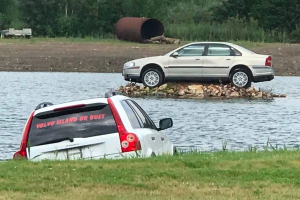 A 2001 Volvo S80 Sits on a Tiny Man-Made Island in Illinois