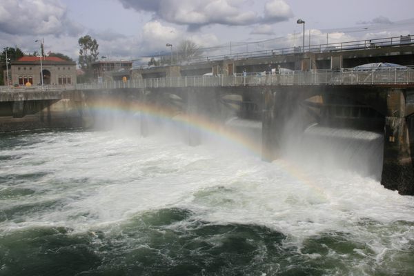 Spillway at the Ship Canal.  Looking north; the locks are on the other side.  