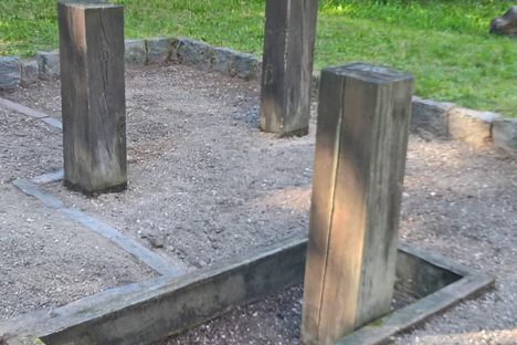 Markings of the instrumental pillars of the observatory. 