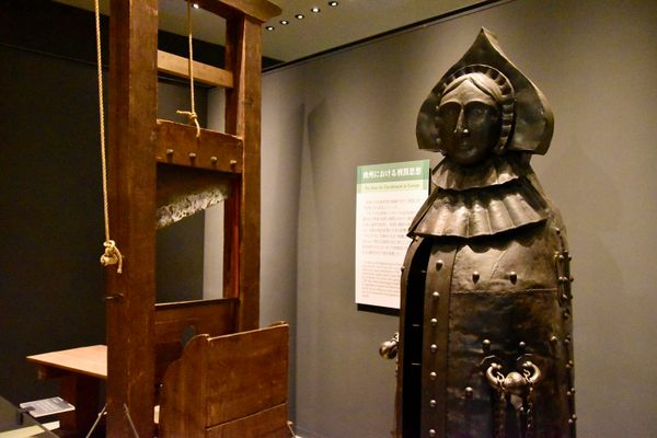A guillotine and an iron maiden (replica).