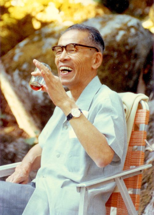 George Ohsawa's macrobiotic diet influenced Drosihn's vegetarianism during his time in New York.