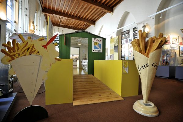 Two giant cones of pommes frites greet visitors.