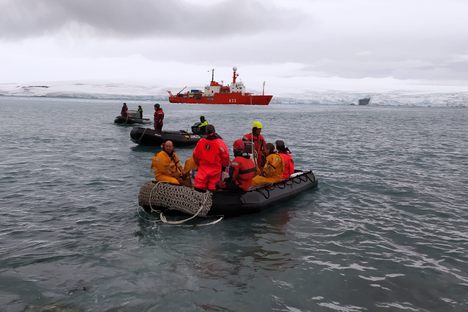Scientists and soldiers were evacuated from two Antarctic research bases to a Spanish Navy vessel. 