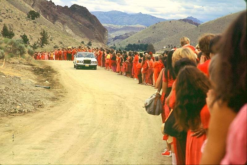 Osho Rajneesh Drive-by in Rajneeshpuram, summer 1982