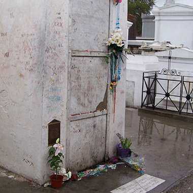 Marie Laveau's tomb in 2005