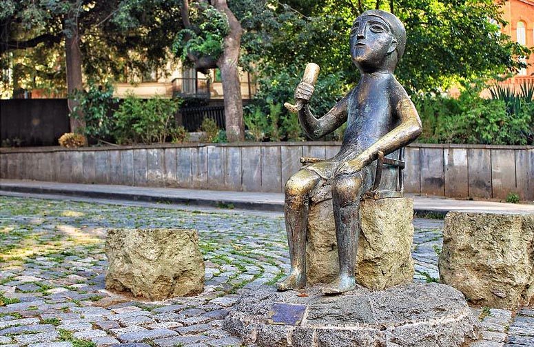 A statue in Tbilisi celebrating a <em>tamada</em> - toastmaster. 