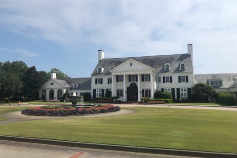 The Pine Lakes Country Club is open to visitors, which means you can stroll on in.