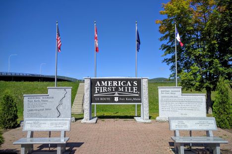 Monument plaza