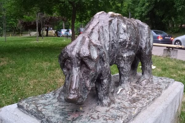 Hero Dog Monument