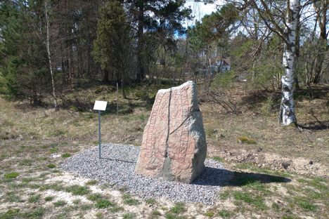 Sö 90 Runestone