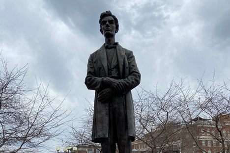 Statue of Abraham Lincoln at Lytle Park