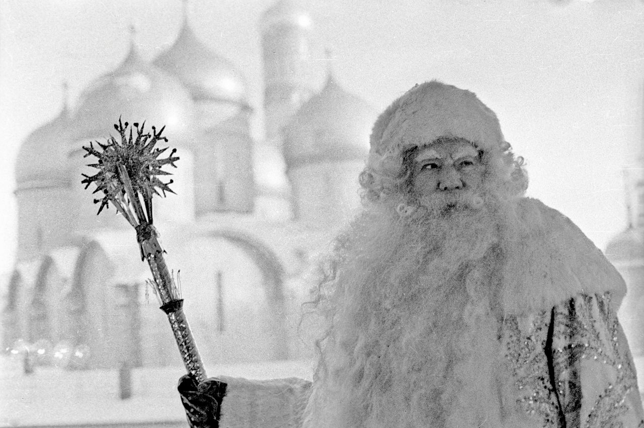 Actor Alexander Khvylya plays Ded Moroz at a New Year performance the Kremlin in 1969. 