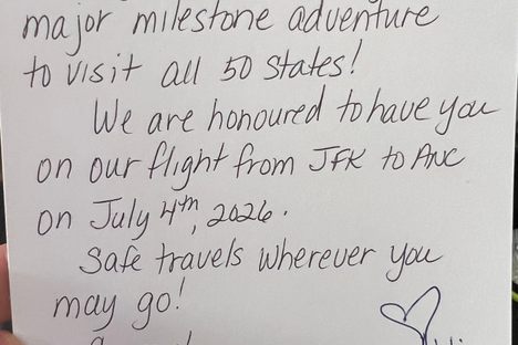 A note the airline crew wrote to Louise and gave her as she exited the plane