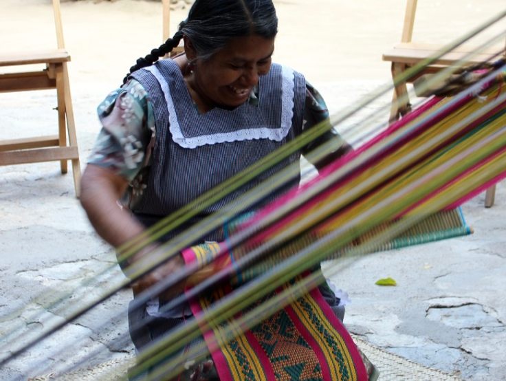Backstrap loom weaving with the Navarro family