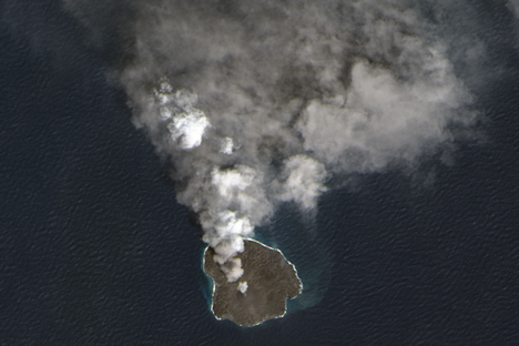 Nishinoshima continues to erupt.
