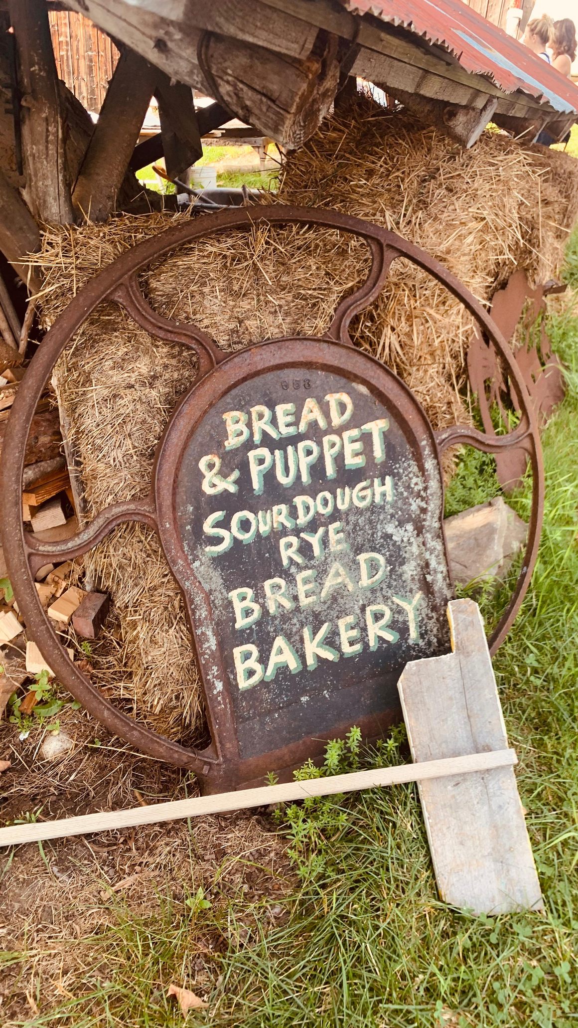 Outdoor bread oven 