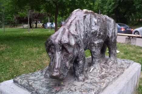 Hero Dog Monument