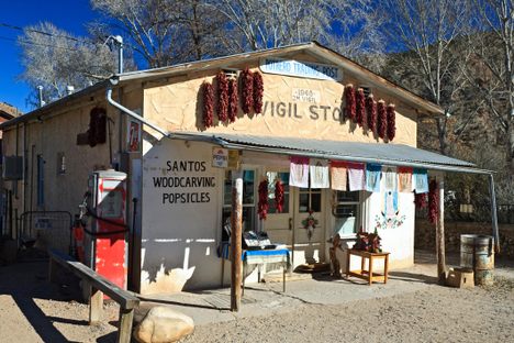 El Potrero Trading Post sells chimayó chile powder.