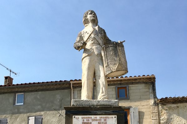 Pierre Bayle Statue &amp; History