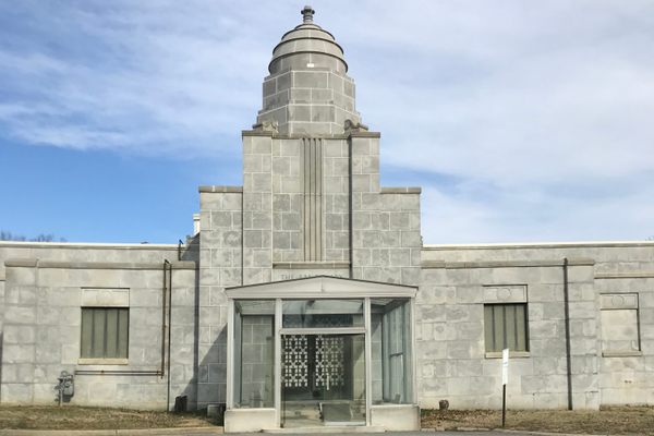 The chapel upon entering the cemetery.