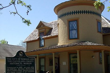 The Moore-Lindsay Historical House Museum