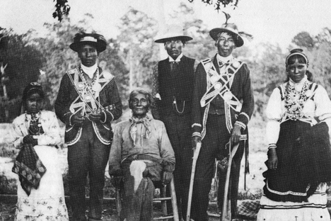 A 19th-century photograph shows a group of Choctaw people.