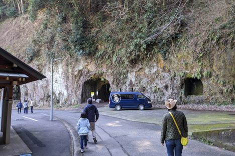 Entrance to the large tunnel.