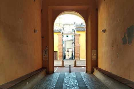 Palazzo Monsignani Sassatelli Entrata 1