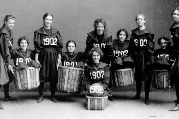 An early 20th century Smith College netball team.