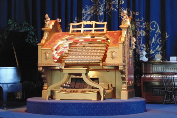 Sanfilippo Theater Pipe Organ, in all it's glory. 