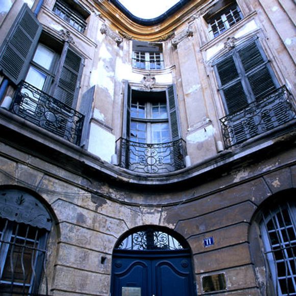 Phallic Balconies of Place d'Albertas – Aix-en-Provence ...