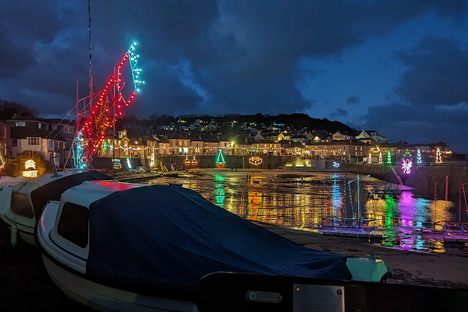 Lights with boats