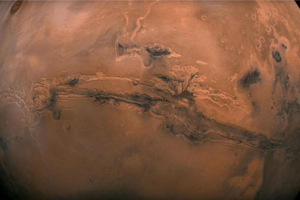 Surface evidence of the massive ice sheet found on Mars