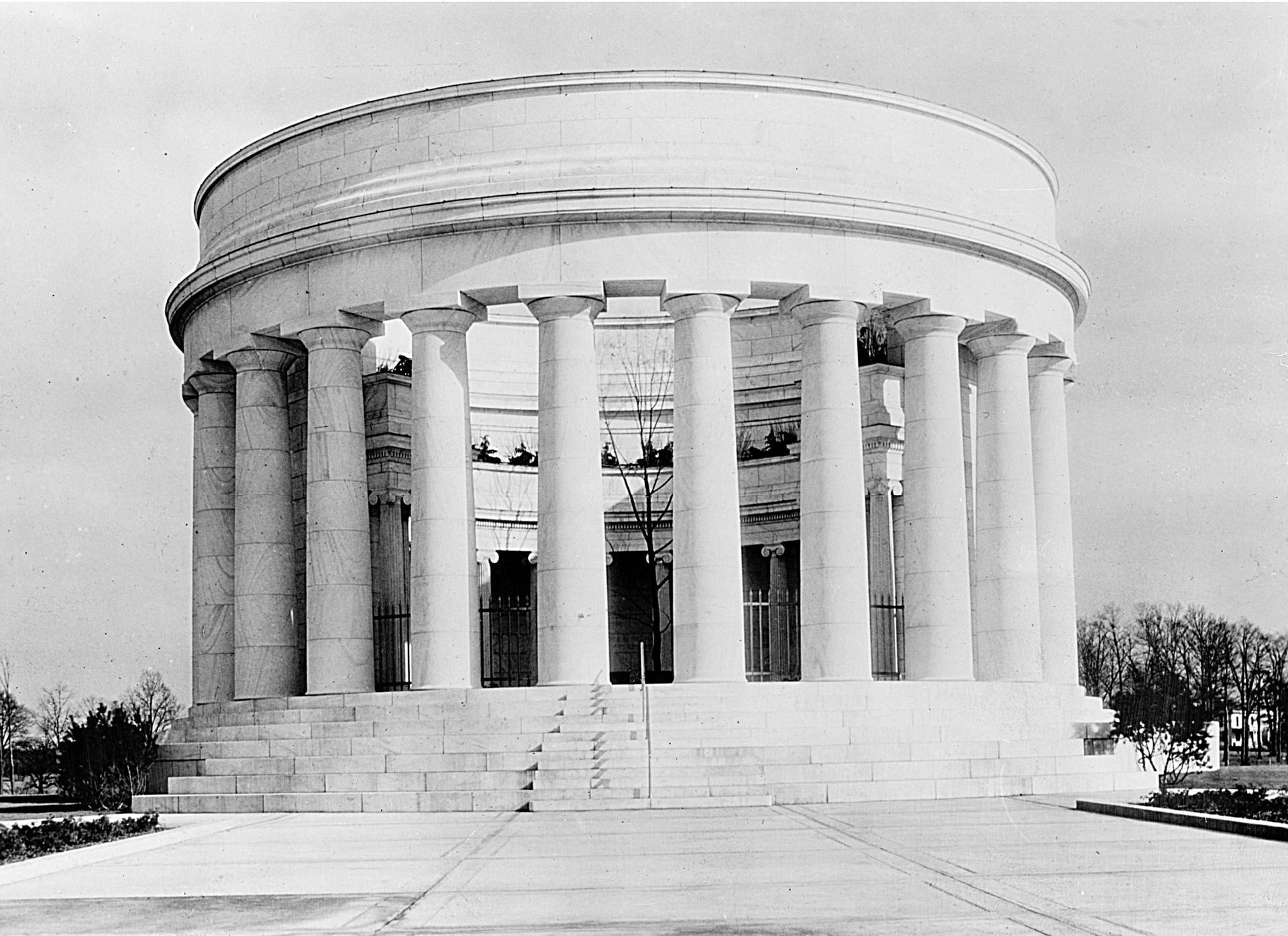 Harding's tomb, also in Marion, Ohio, looks suspiciously like his front porch. (Image: Library of Congress)
