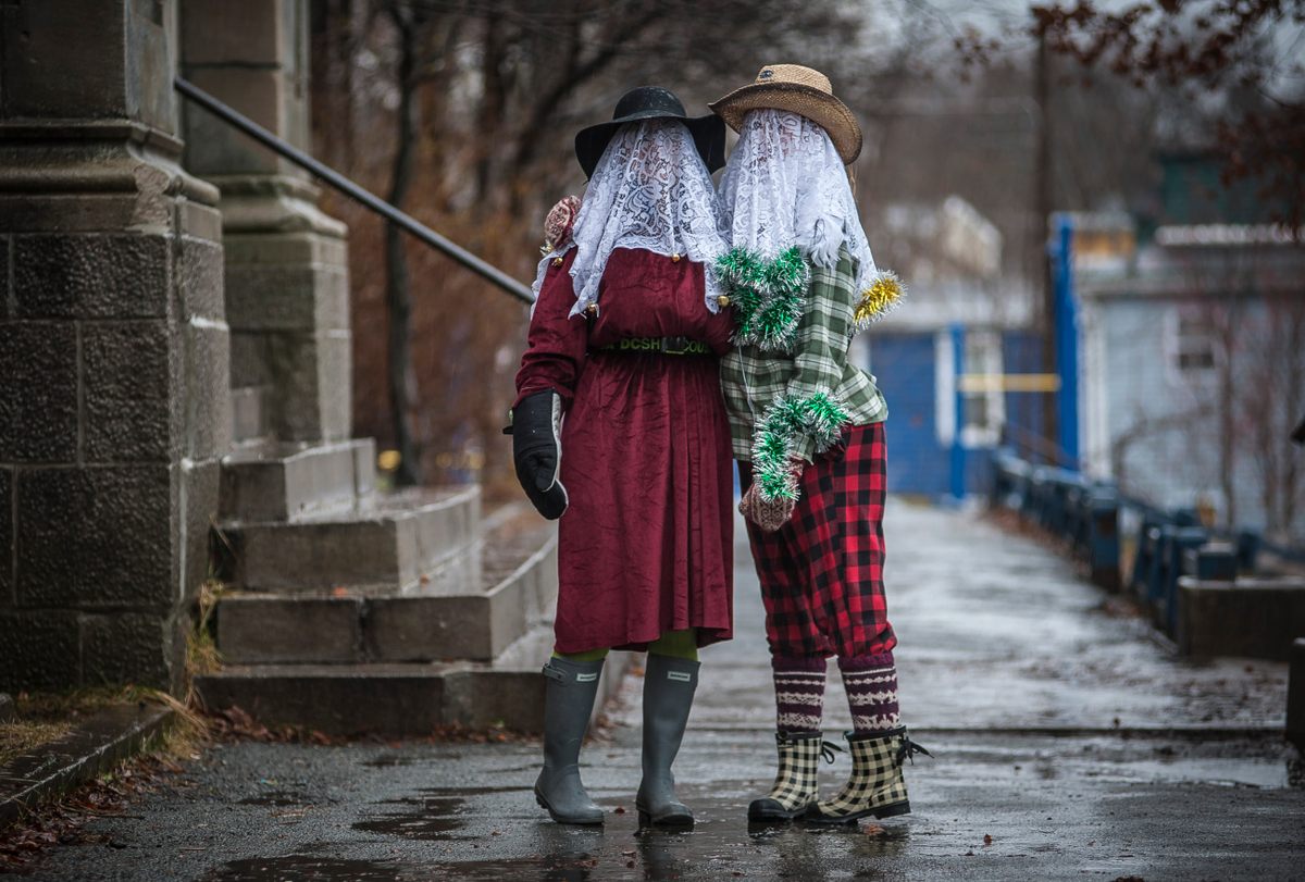 Lace tablecloths are traditional masks.
