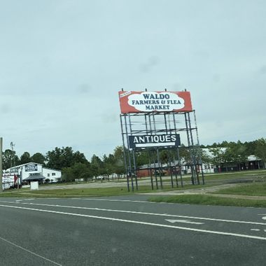Sign for Waldo Farmer's and Flea Market