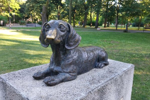 A statue of Leo faithfully watches over the town to this day. 