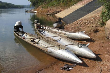 Bomb boats in Tha Bak