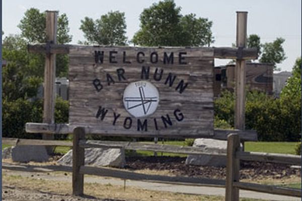 Bar Nunn Welcome Sign, with its symbol based on the runways