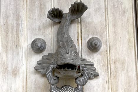 Door knocker in Cartagena.
