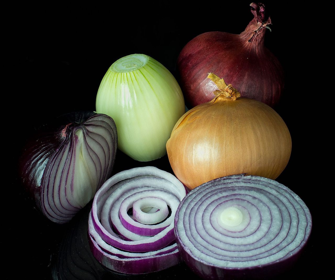 You can use any type of onion to make a calendar, but the Eszlingers prefer yellow.