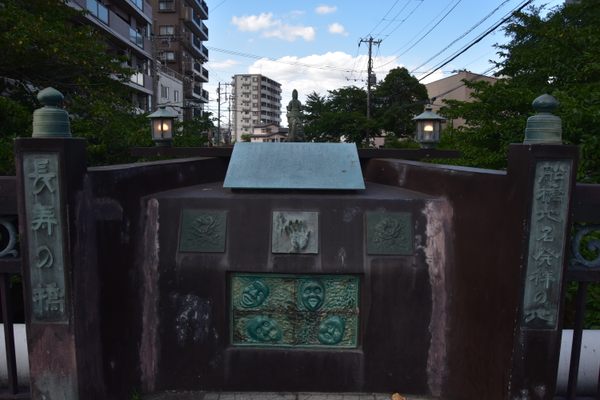 The monument to the origin of Funabashi.