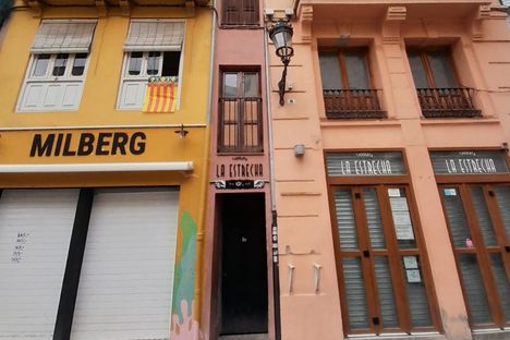 The elongated and thin shape of the building
