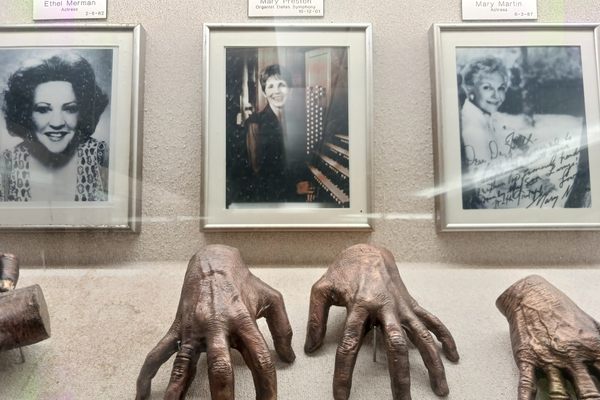 Hands of Dallas Symphony organist Mary Preston