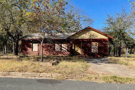 A condemned Onion Creek house awaiting demolition